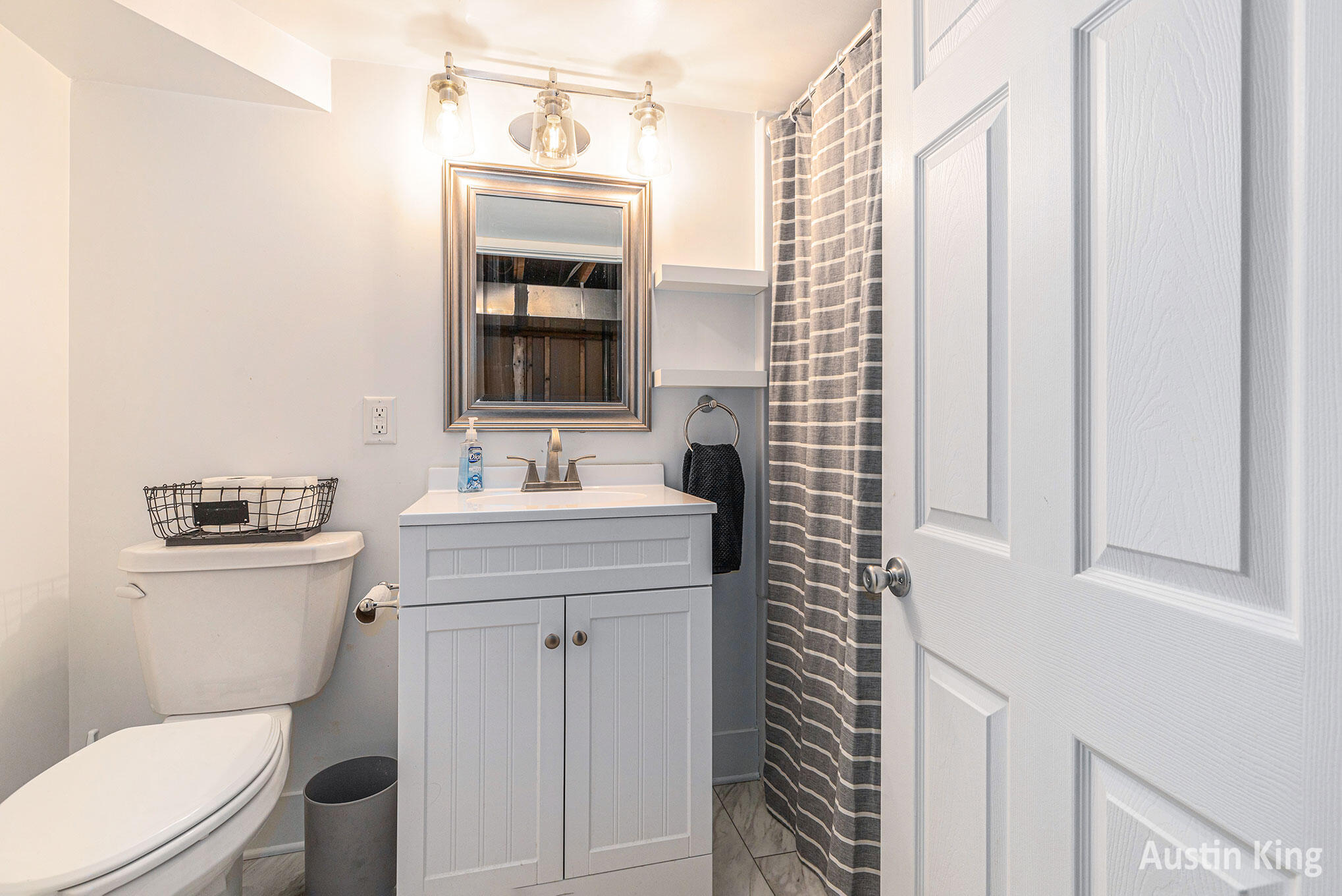 Belmont, Michigan 49306, United States, 4 Bedrooms Bedrooms, ,3 BathroomsBathrooms,Residential,Pending,1760