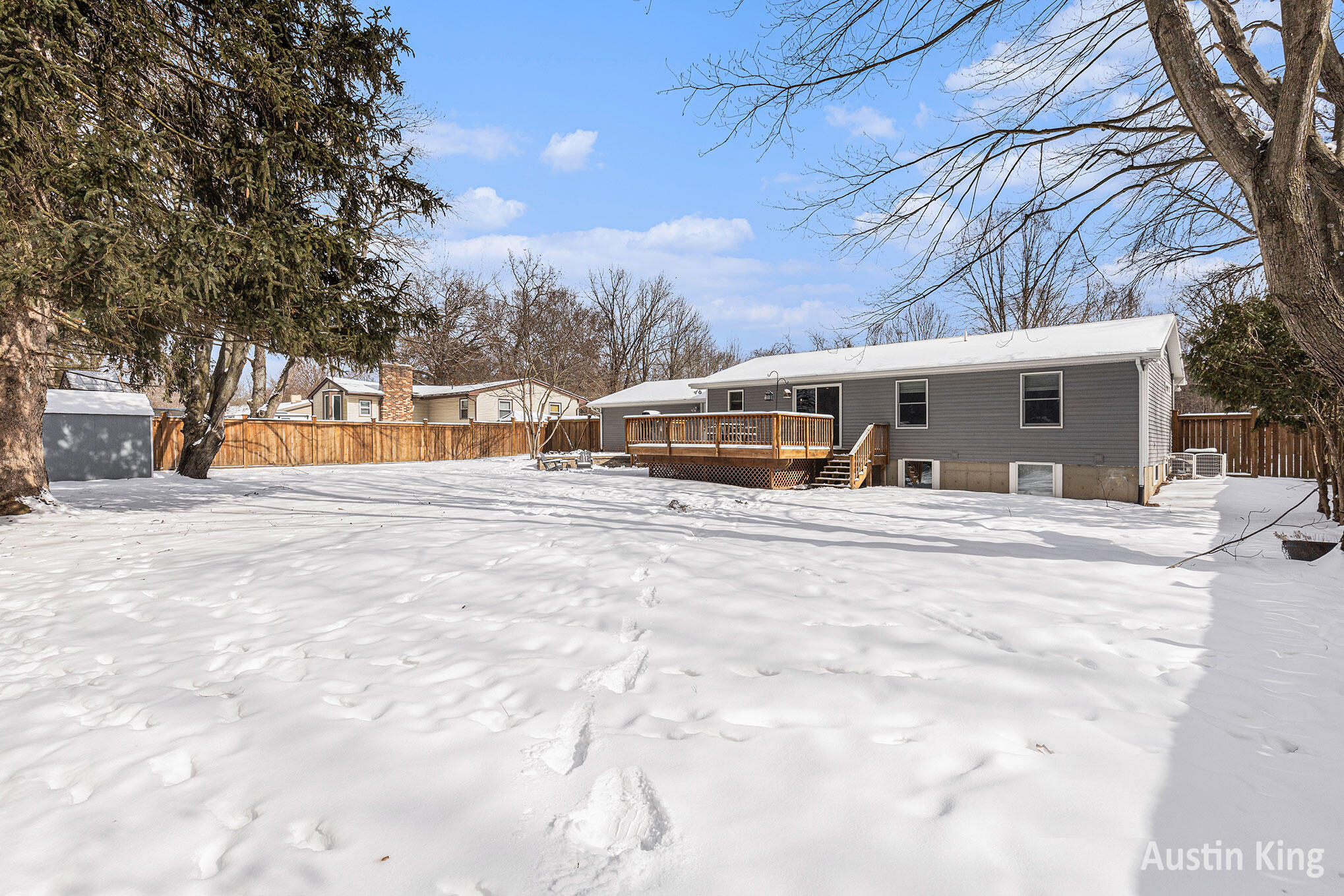 Belmont, Michigan 49306, United States, 4 Bedrooms Bedrooms, ,3 BathroomsBathrooms,Residential,Pending,1760