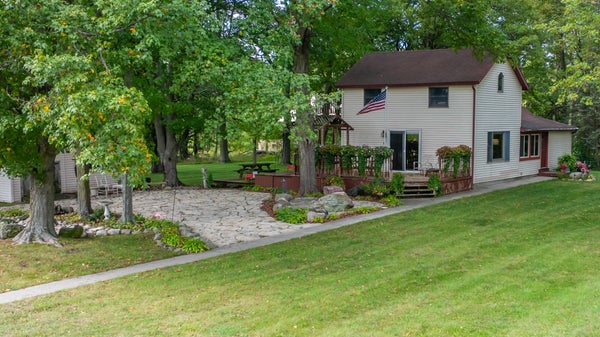 1180 S BAINBRIDGE CENTER RD, BENTON HARBOR, MI 49022 - Image 9a7afd30f319d6e39e28833efa6f4bb3/2286505367