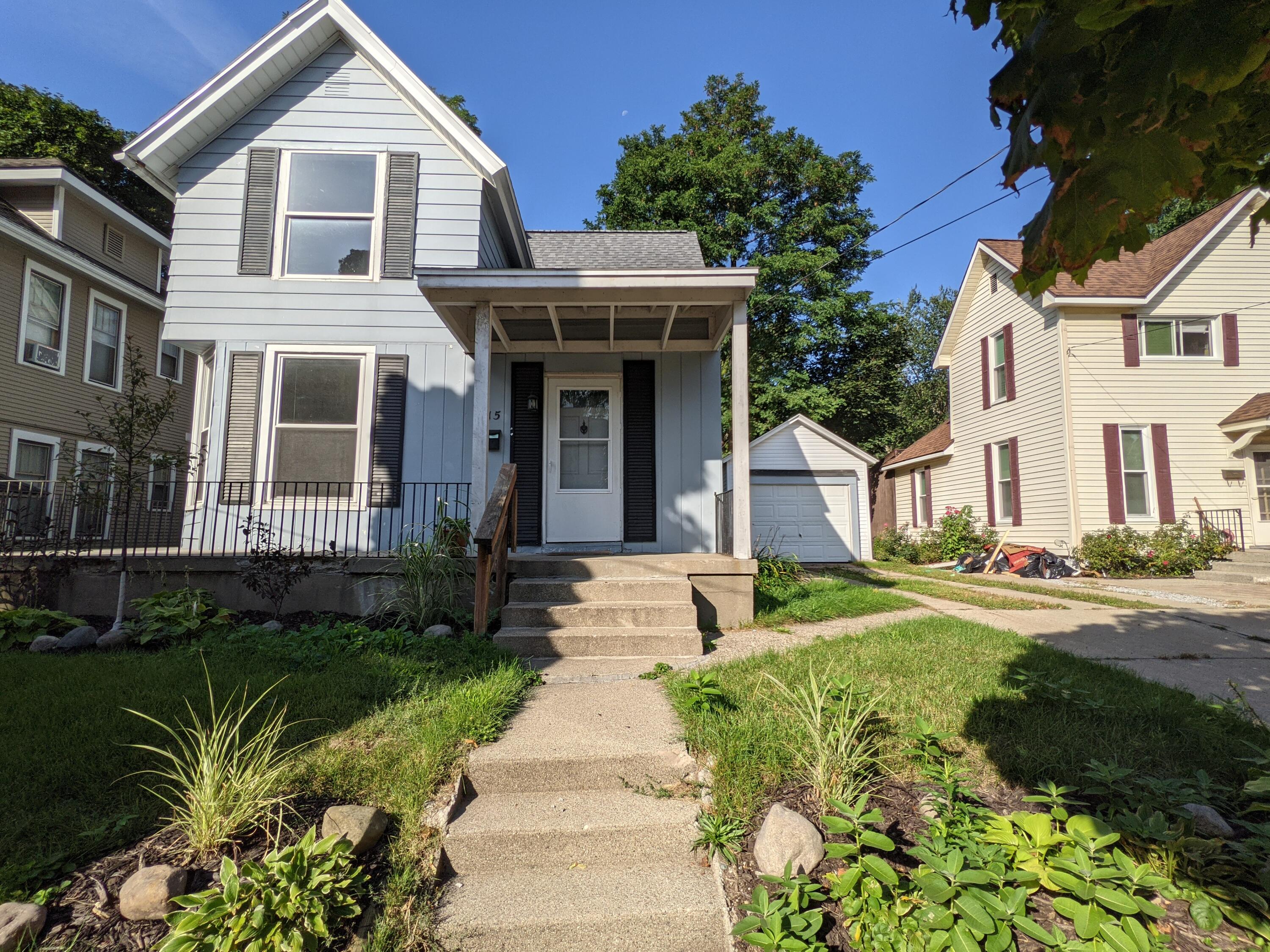 Photo 1 of 31 of 15 Grand Avenue NE house