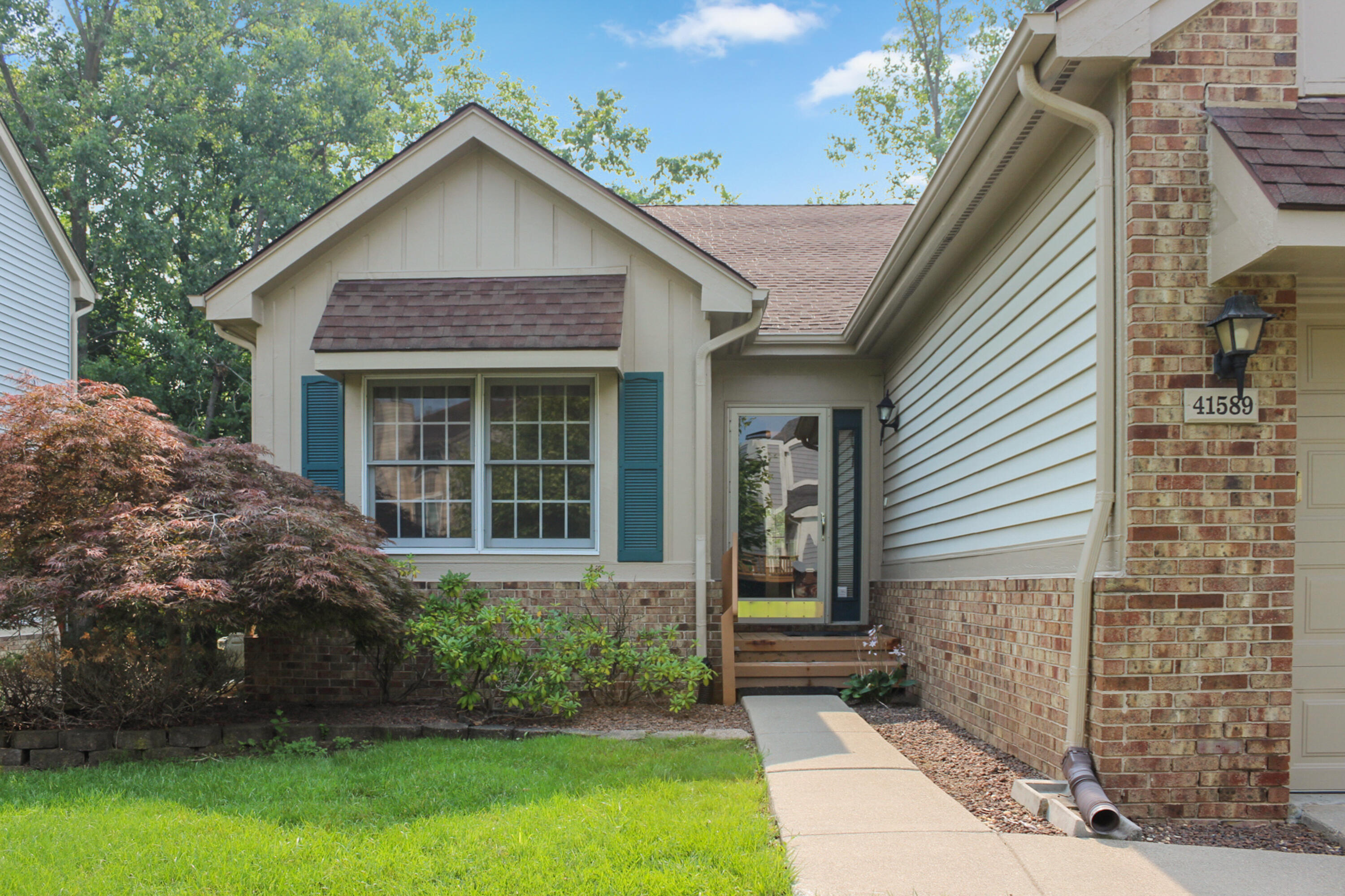41589 Sleepy Hollow Drive