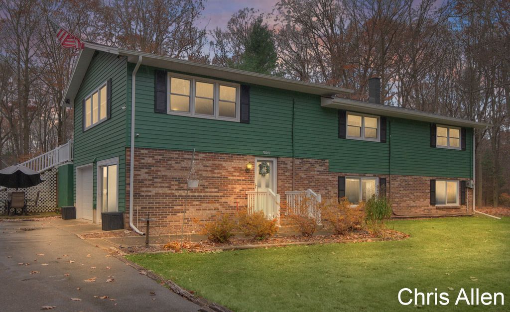 Photo of 9047 Algoma Avenue NE, Rockford, MI 49341 (MLS # 25059179)