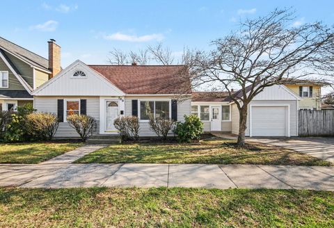 Photo of 700 Ardmore Street SE, Grand Rapids, MI 49507 (MLS # 26014800)