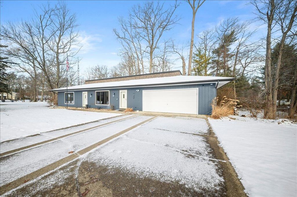 Photo of 14815 Cross Lane, Spring Lake, MI 49456 (MLS # 26001061)