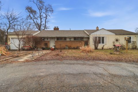 Photo of 1611 Weymouth Street, West Bloomfield, MI 48324 (MLS # 26013100)