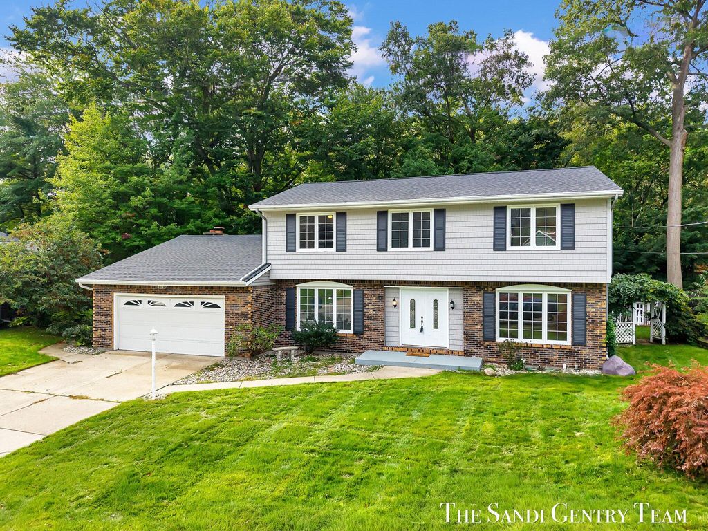 Photo of 16230 Woodcrest Drive, Spring Lake, MI 49456 (MLS # 25052940)