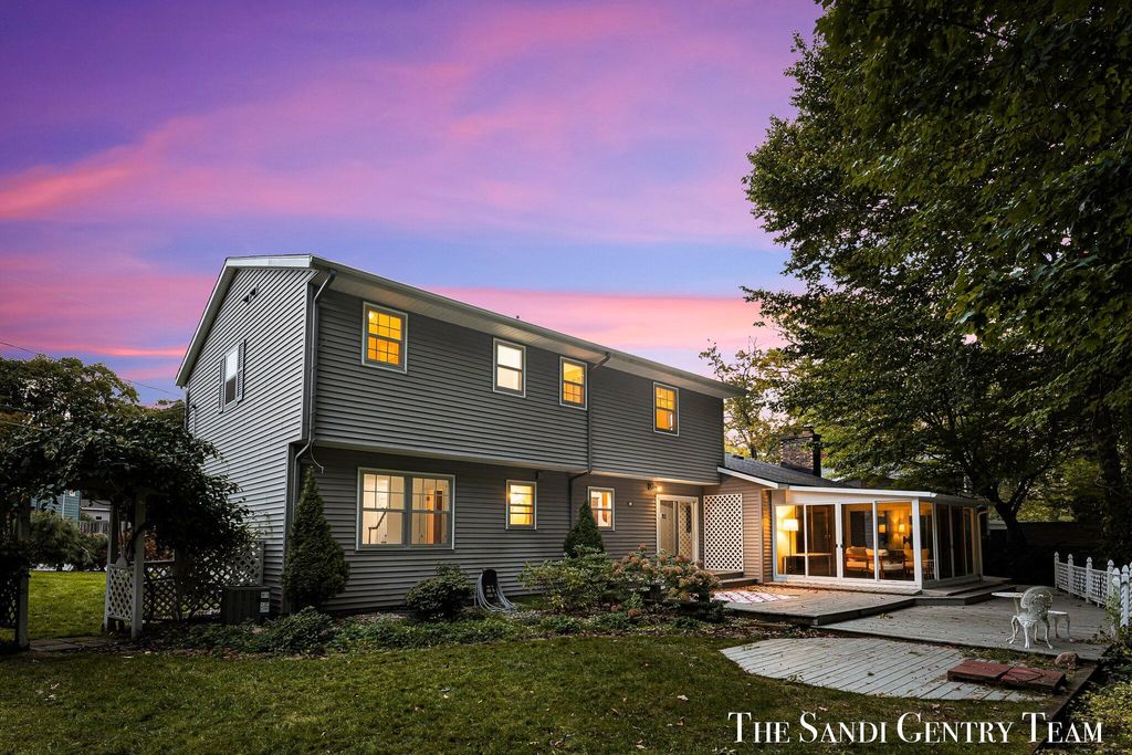 Photo of 16230 Woodcrest Drive, Spring Lake, MI 49456 (MLS # 25052940)
