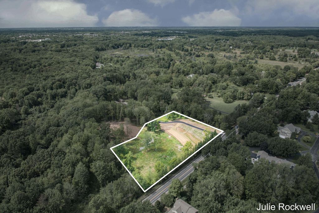 Photo of 639 Crahen Avenue NE, Grand Rapids, MI 49525 (MLS # 25056265)