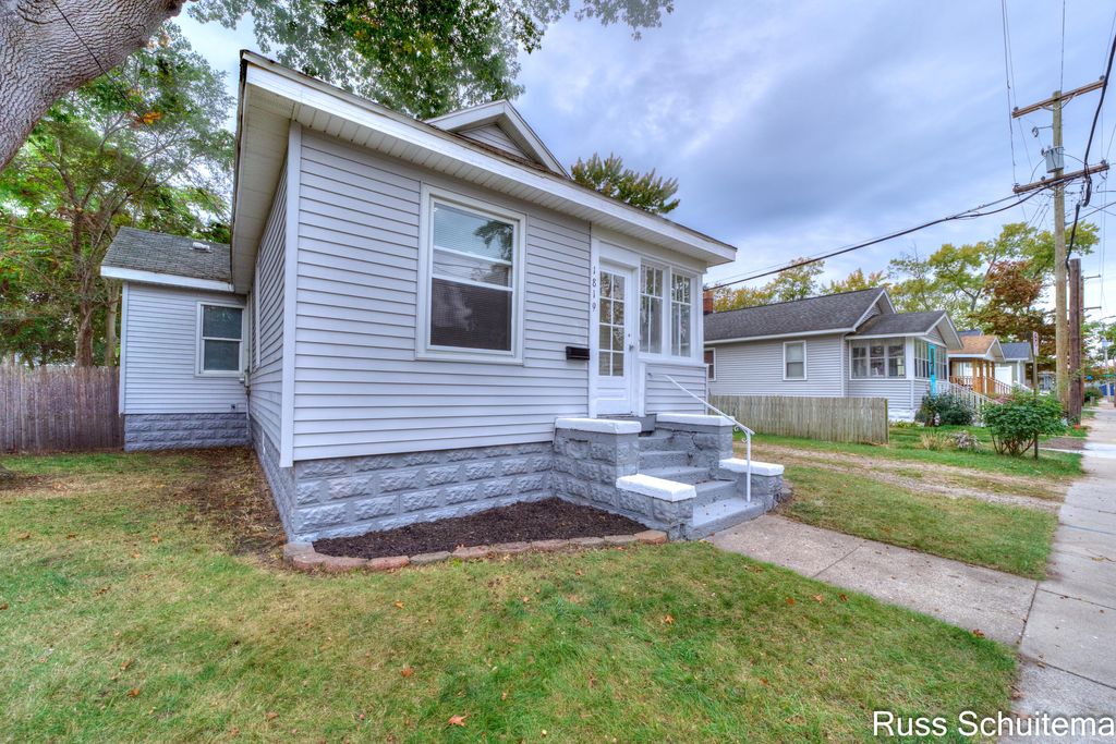 Photo of 1819 Fair Avenue, Muskegon, MI 49441 (MLS # 25054087)