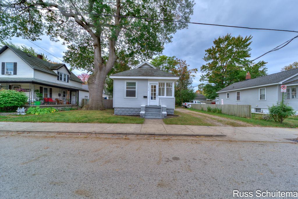 Photo of 1819 Fair Avenue, Muskegon, MI 49441 (MLS # 25054087)