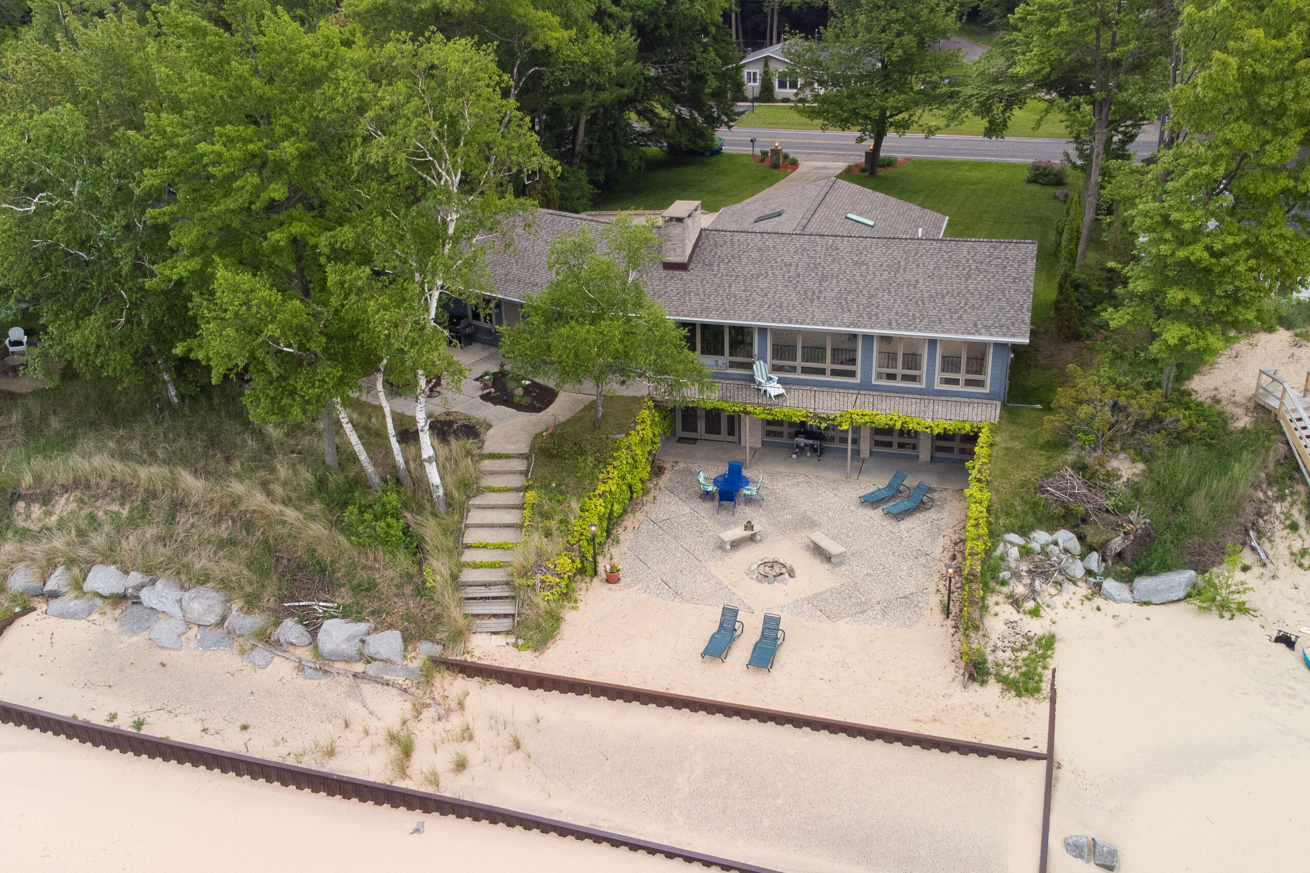 3524 Lakeshore Road