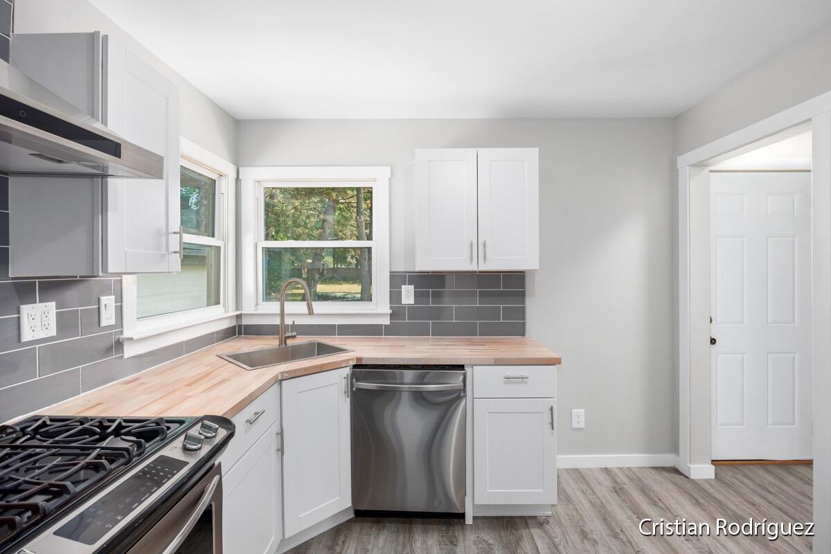 Photo 7 of 19 of 4832 Aleda Avenue SE house