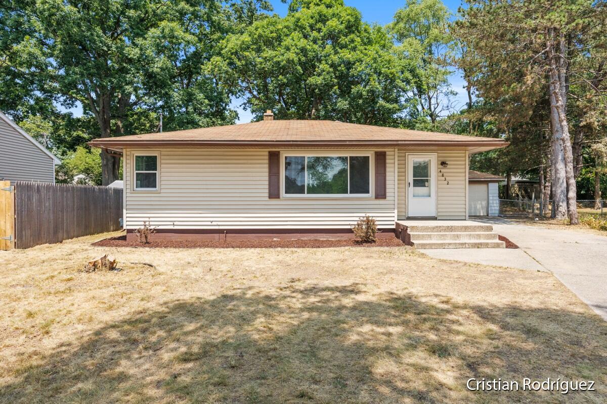 Photo 1 of 19 of 4832 Aleda Avenue SE house