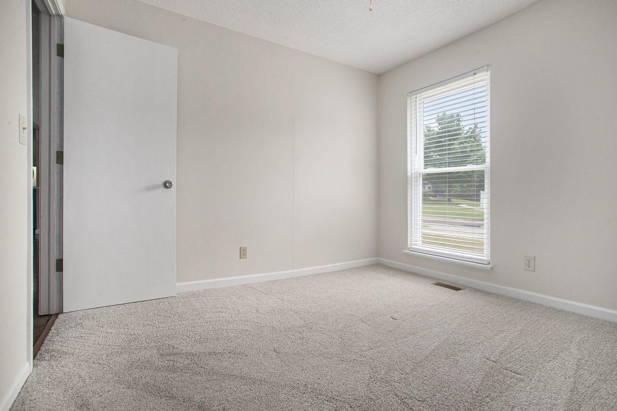 Portage, Michigan 49024, United States, 2 Bedrooms Bedrooms, ,2 BathroomsBathrooms,Residential,Active,196960