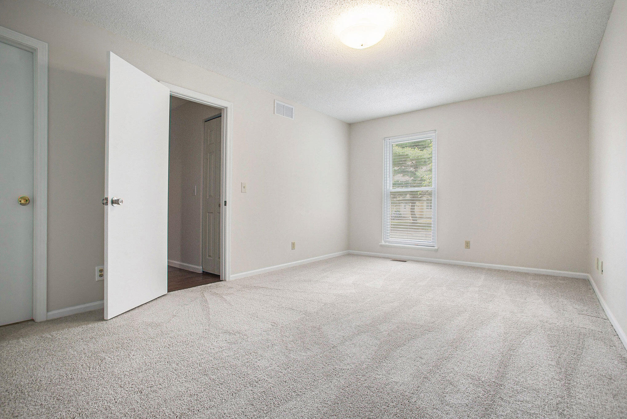 Portage, Michigan 49024, United States, 2 Bedrooms Bedrooms, ,2 BathroomsBathrooms,Residential,Active,196960