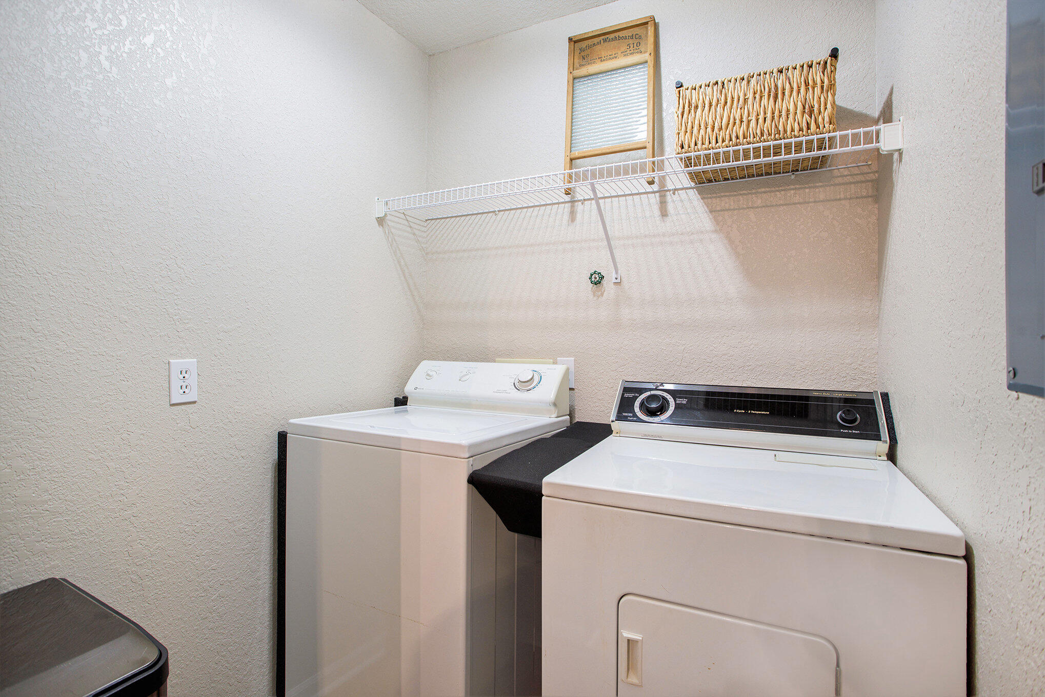 Marshall, Michigan 49068, United States, 2 Bedrooms Bedrooms, ,2 BathroomsBathrooms,Residential,Pending,38810