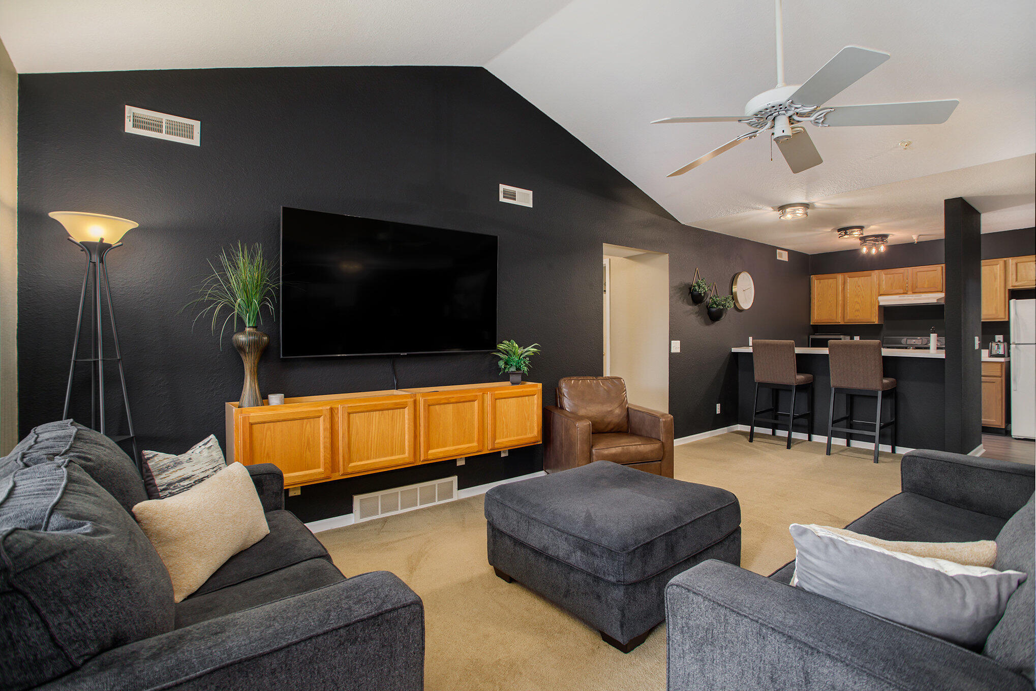 Marshall, Michigan 49068, United States, 2 Bedrooms Bedrooms, ,2 BathroomsBathrooms,Residential,Pending,38810