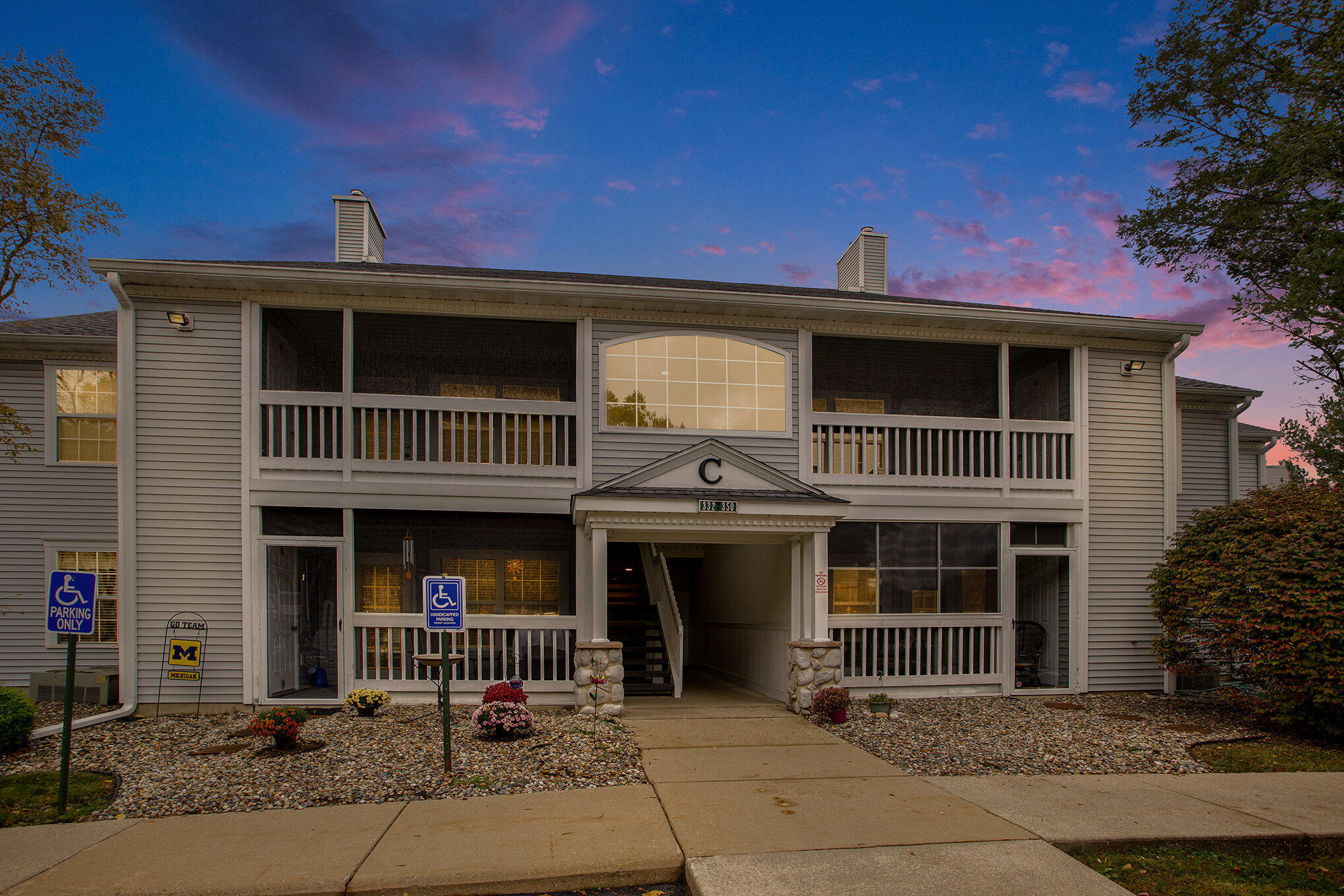 Marshall, Michigan 49068, United States, 2 Bedrooms Bedrooms, ,2 BathroomsBathrooms,Residential,Pending,38810