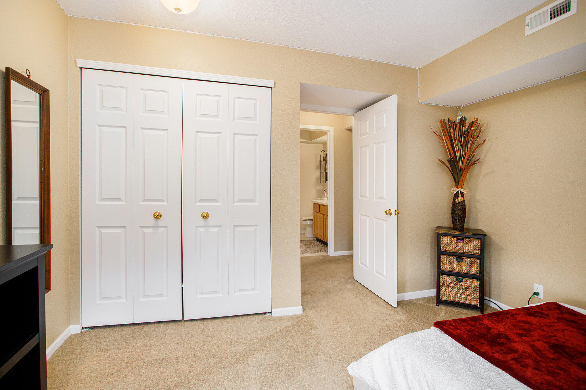 Marshall, Michigan 49068, United States, 2 Bedrooms Bedrooms, ,2 BathroomsBathrooms,Residential,Pending,38810