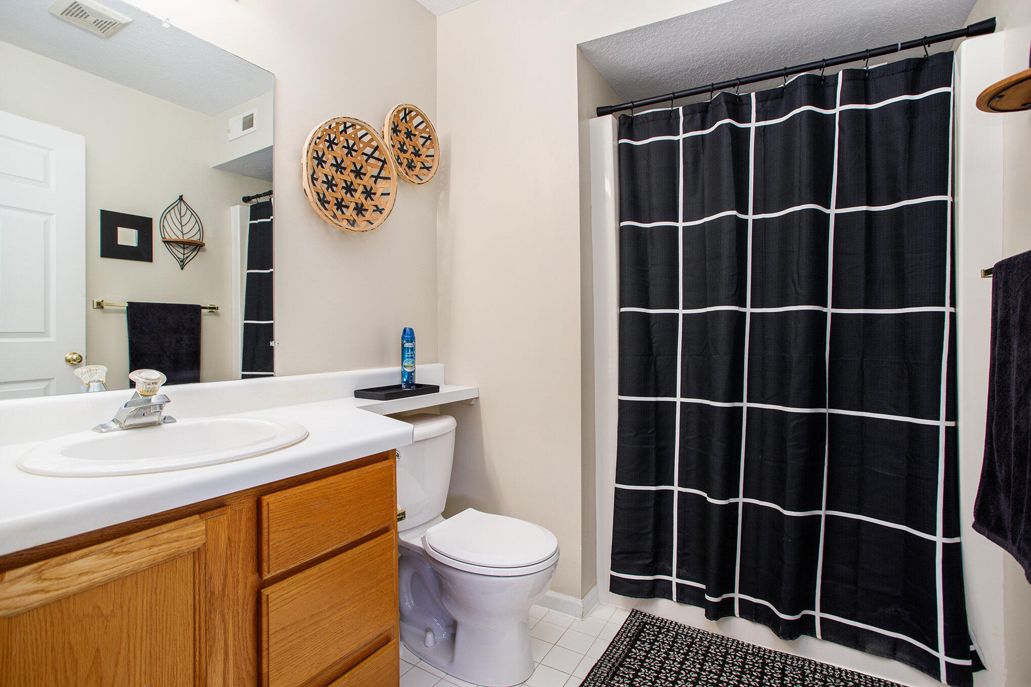 Marshall, Michigan 49068, United States, 2 Bedrooms Bedrooms, ,2 BathroomsBathrooms,Residential,Pending,38810