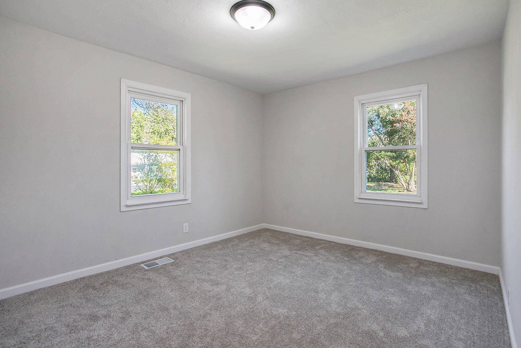 Portage, Michigan 49002, United States, 2 Bedrooms Bedrooms, ,1 BathroomBathrooms,Residential,Active,225778