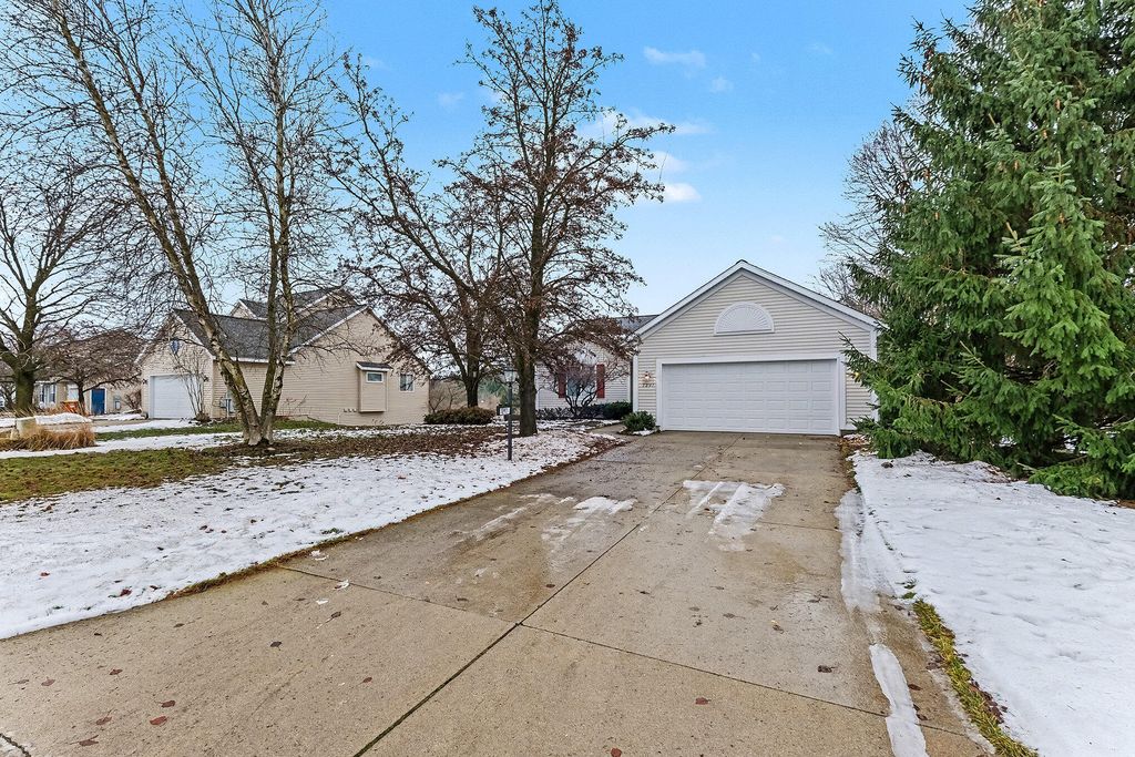 Photo of 7297 Tillicum Trail NE, Rockford, MI 49341 (MLS # 26001781)