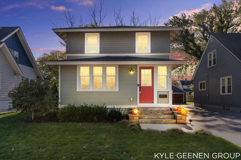 Photo of 114 W 20th Street, Holland, MI 49423 (MLS # 25056326)