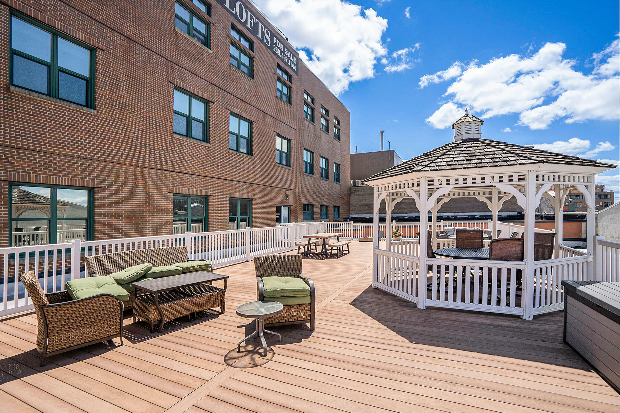 Kalamazoo, Michigan 49007, United States, 2 Bedrooms Bedrooms, ,2 BathroomsBathrooms,Residential,Active,3943