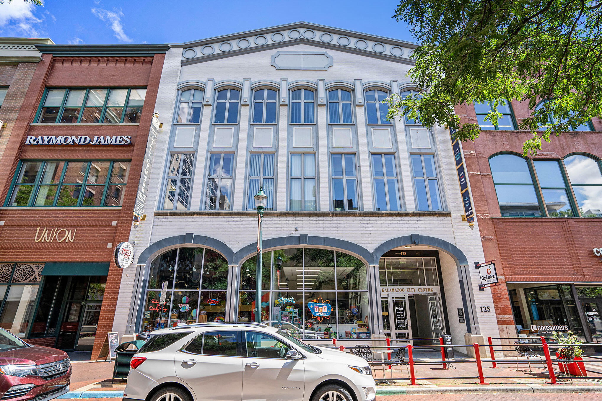 Kalamazoo, Michigan 49007, United States, 2 Bedrooms Bedrooms, ,2 BathroomsBathrooms,Residential,Active,3943