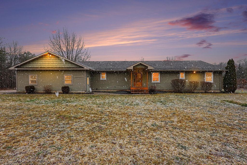 Photo of 14252 128th Avenue, Grand Haven, MI 49417 (MLS # 26001274)