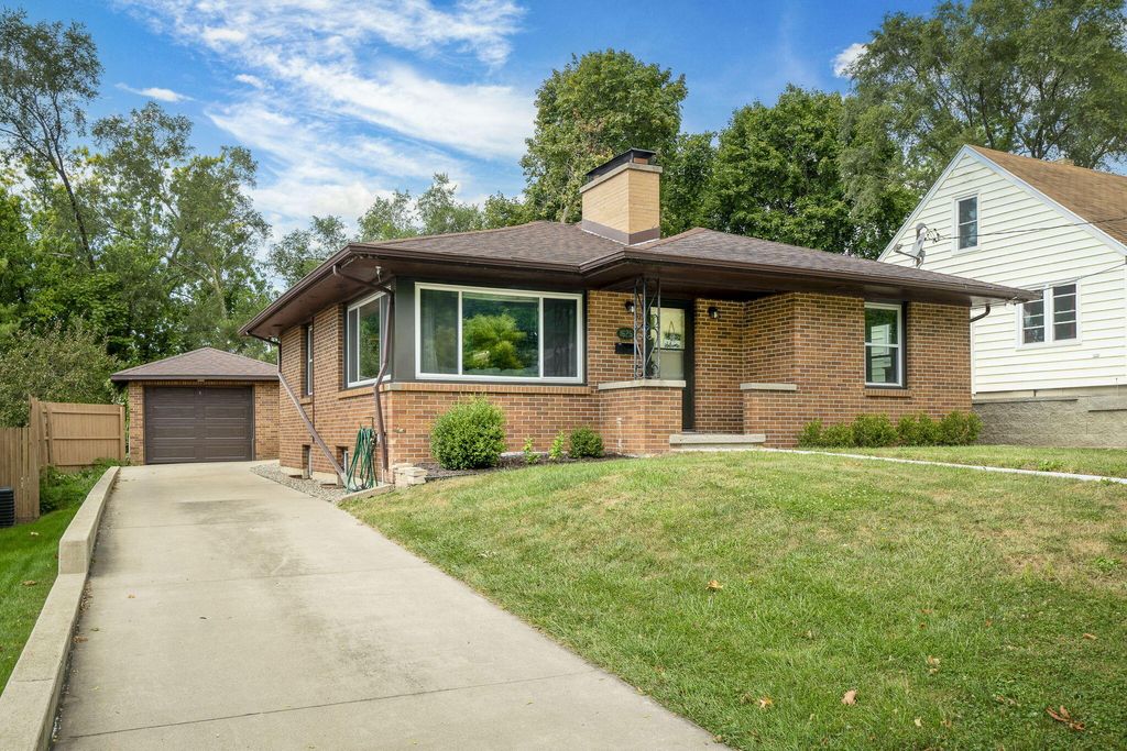 Photo of 1625 Sylvan Avenue SE, Grand Rapids, MI 49506 (MLS # 24048184)