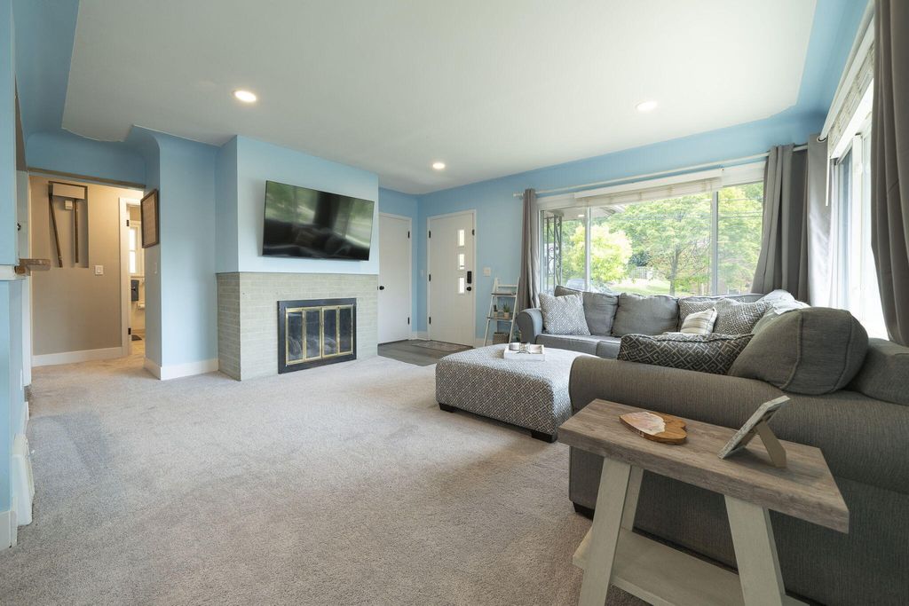 Photo of 1625 Sylvan Avenue SE, Grand Rapids, MI 49506 (MLS # 24048184)