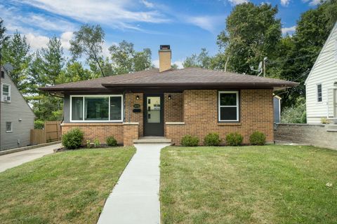 Photo of 1625 Sylvan Avenue SE, Grand Rapids, MI 49506 (MLS # 24048184)