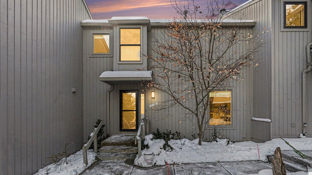 Photo of 2176 Overlook Court, Ann Arbor, MI 48103 (MLS # 26004919)