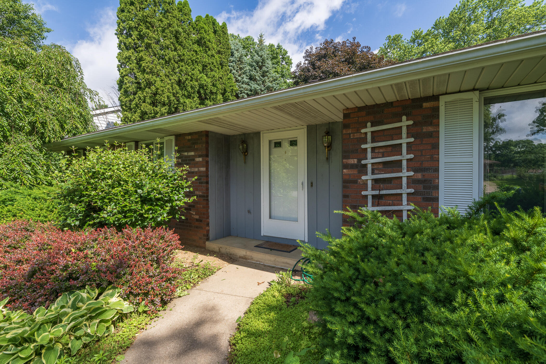 6124 Old Log Trail