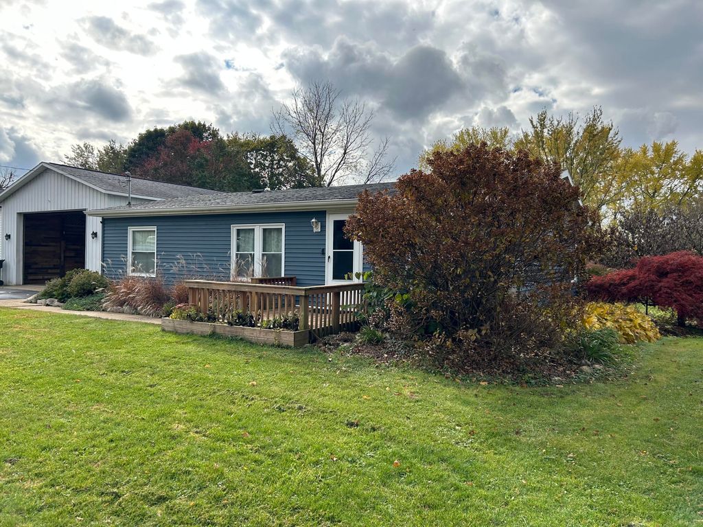Photo of 386 Kenneth Drive, Plainwell, MI 49080 (MLS # 25056236)