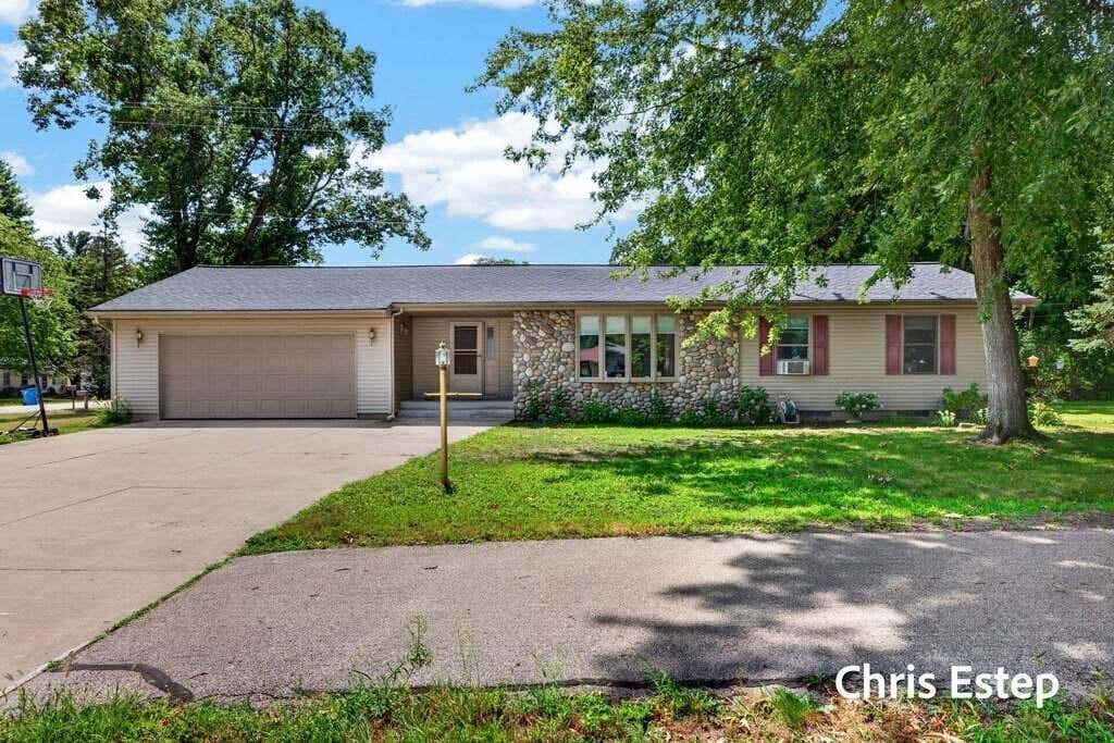Photo of 15288 Pruin Street, Spring Lake, MI 49456 (MLS # 26041614)
