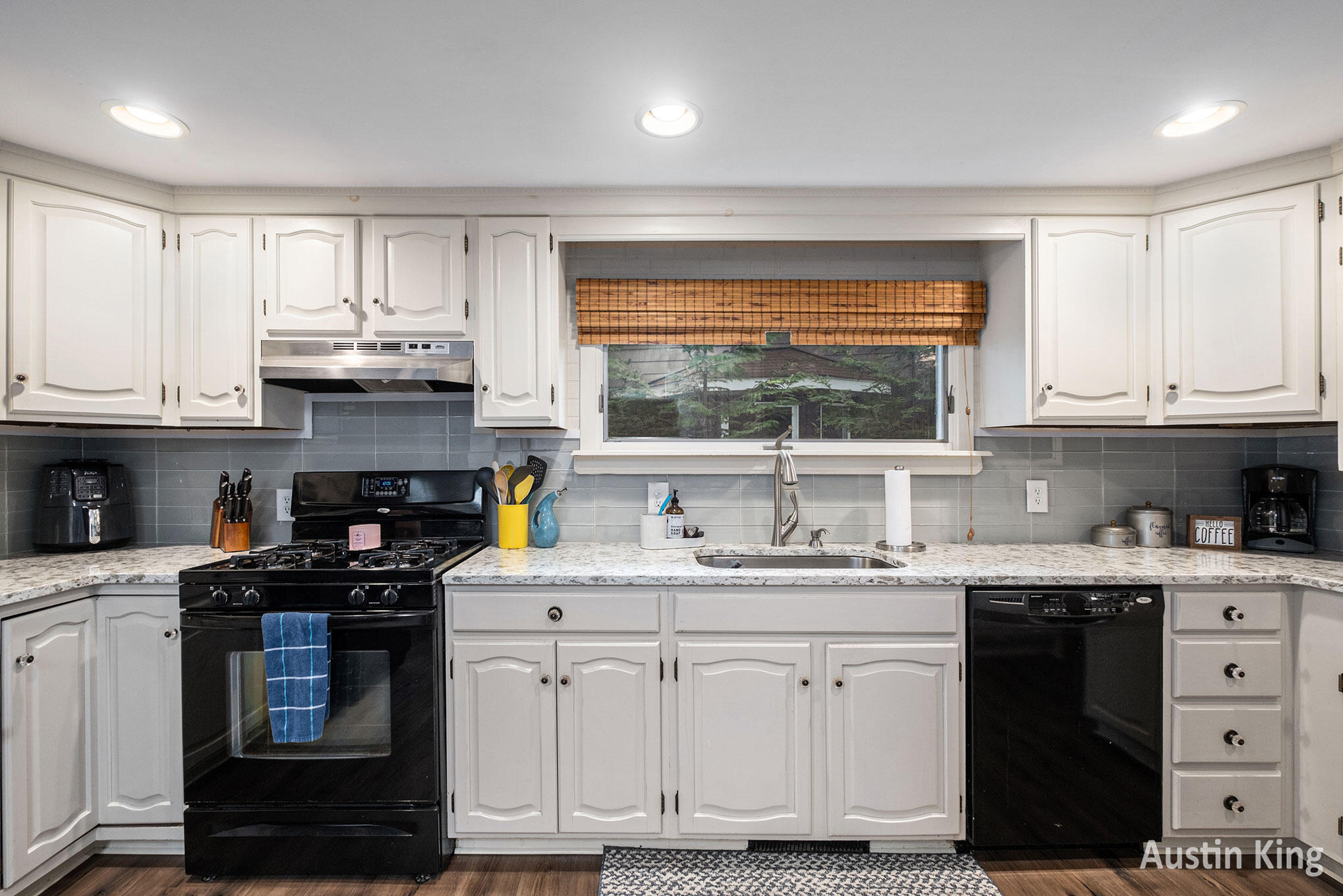 Rockford, Michigan 49341, United States, 4 Bedrooms Bedrooms, ,1 BathroomBathrooms,Residential,Active,199942