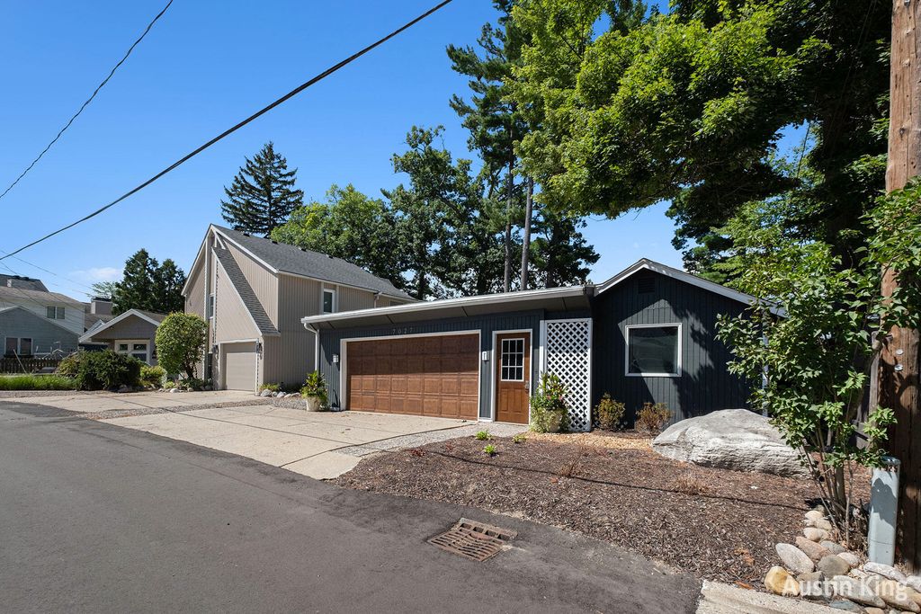 Photo of 7027 Goldenrod Drive NE, Rockford, MI 49341 (MLS # 25043884)