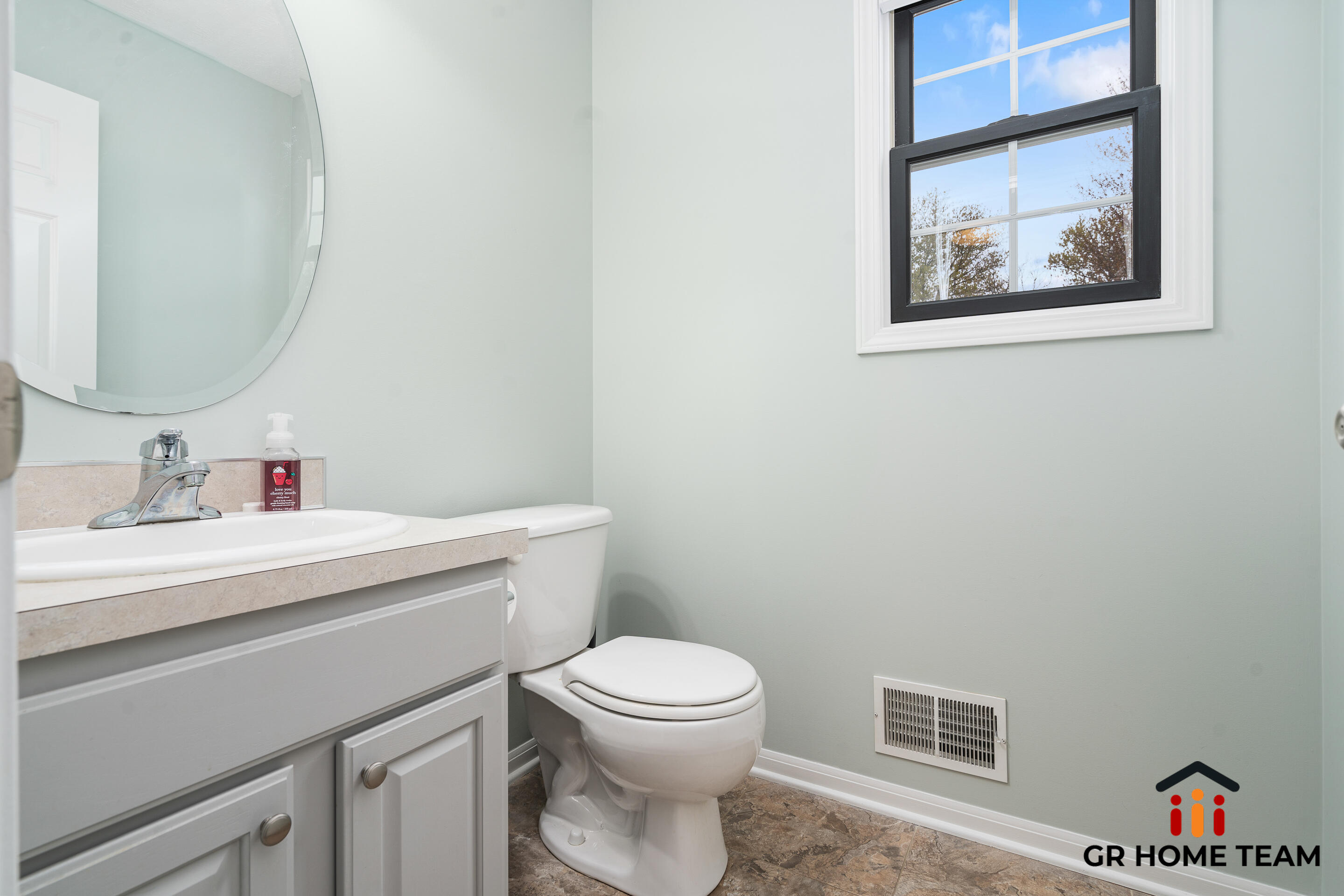 Photo 11 of 41 of 9005 Lenter Drive SE house