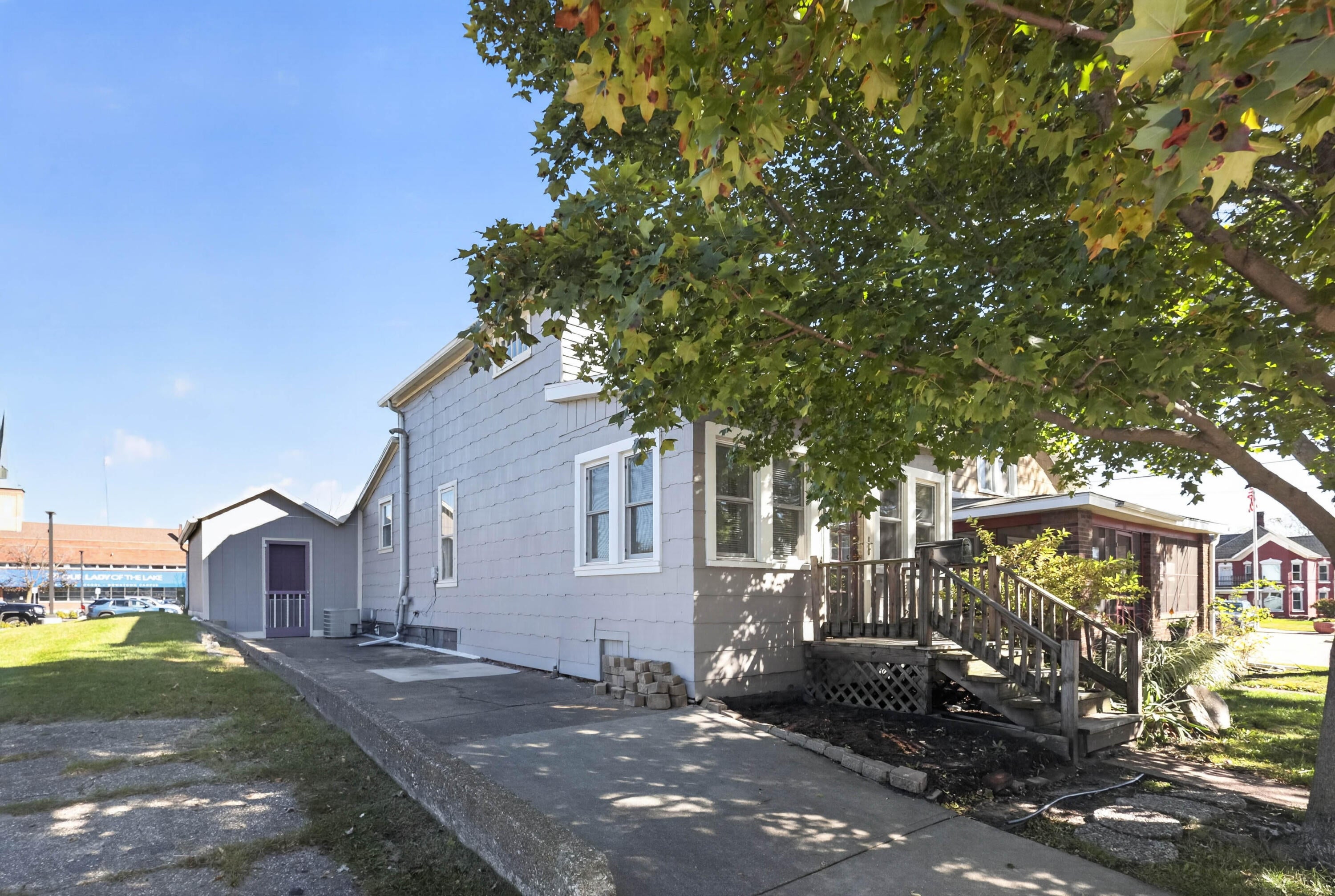 909 Broad Street