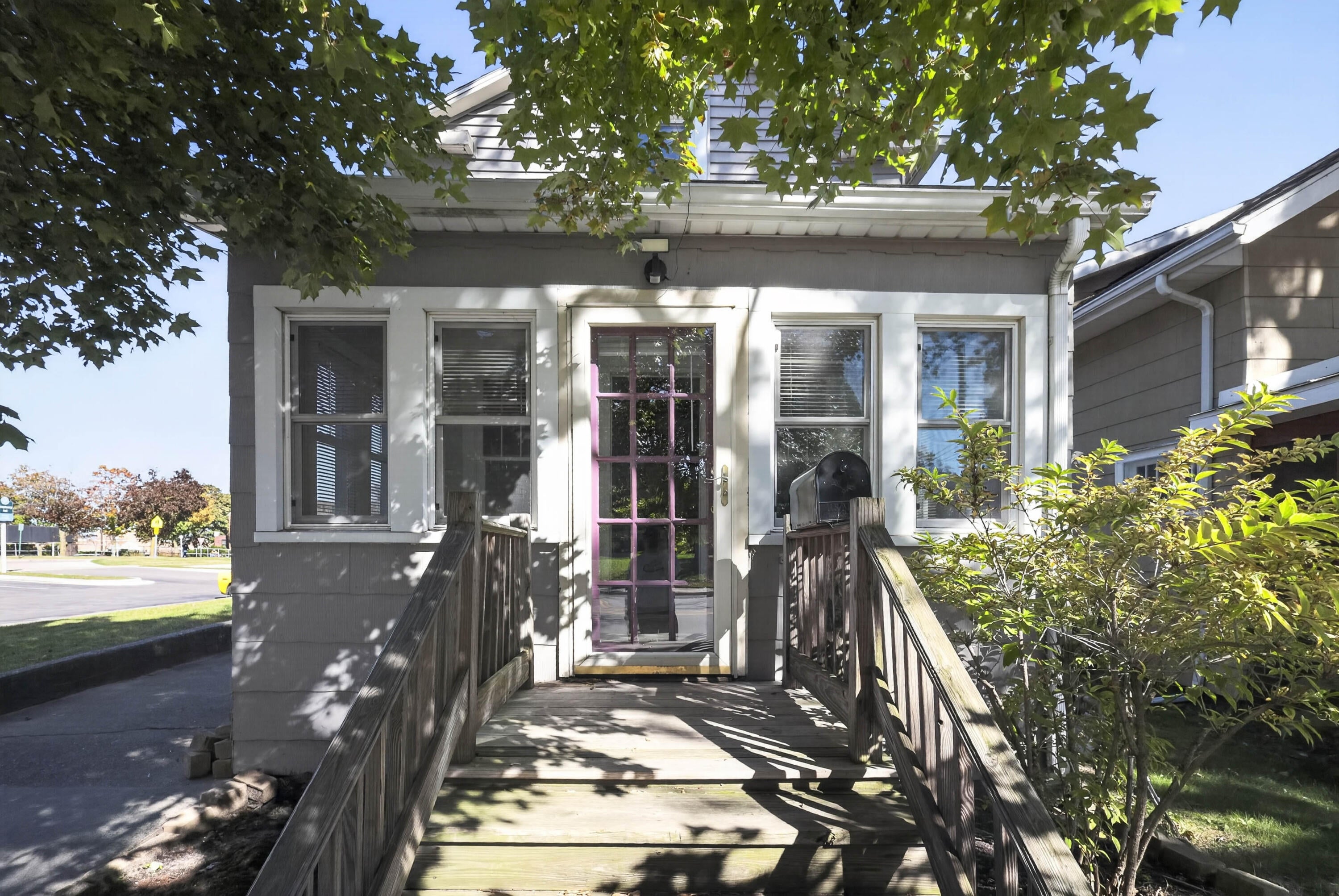 909 Broad Street