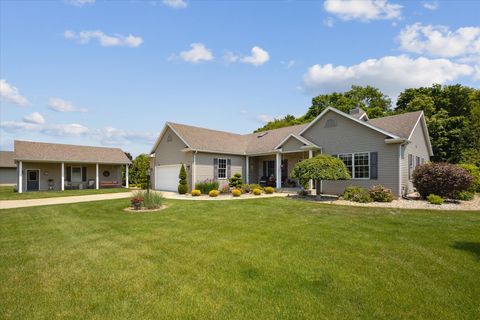 Photo of 70825 Adamsville Road, Edwardsburg, MI 49112 (MLS # 25057439)