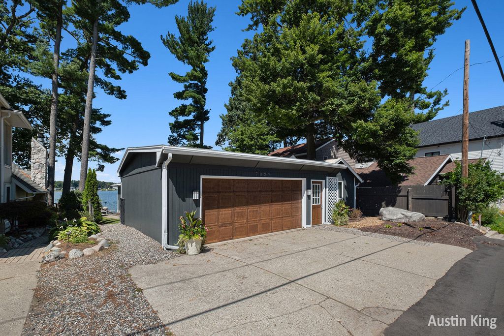 Photo of 7027 Goldenrod Avenue NE, Rockford, MI 49341 (MLS # 26010315)