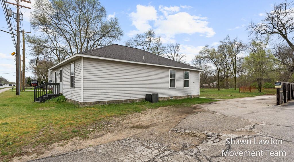 Photo of 5470 E Apple Avenue, Muskegon, MI 49442 (MLS # 26018602)
