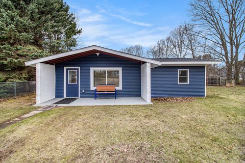 1009 N Ferry Street, Ludington, MI 49431 - MLS#: 25013182