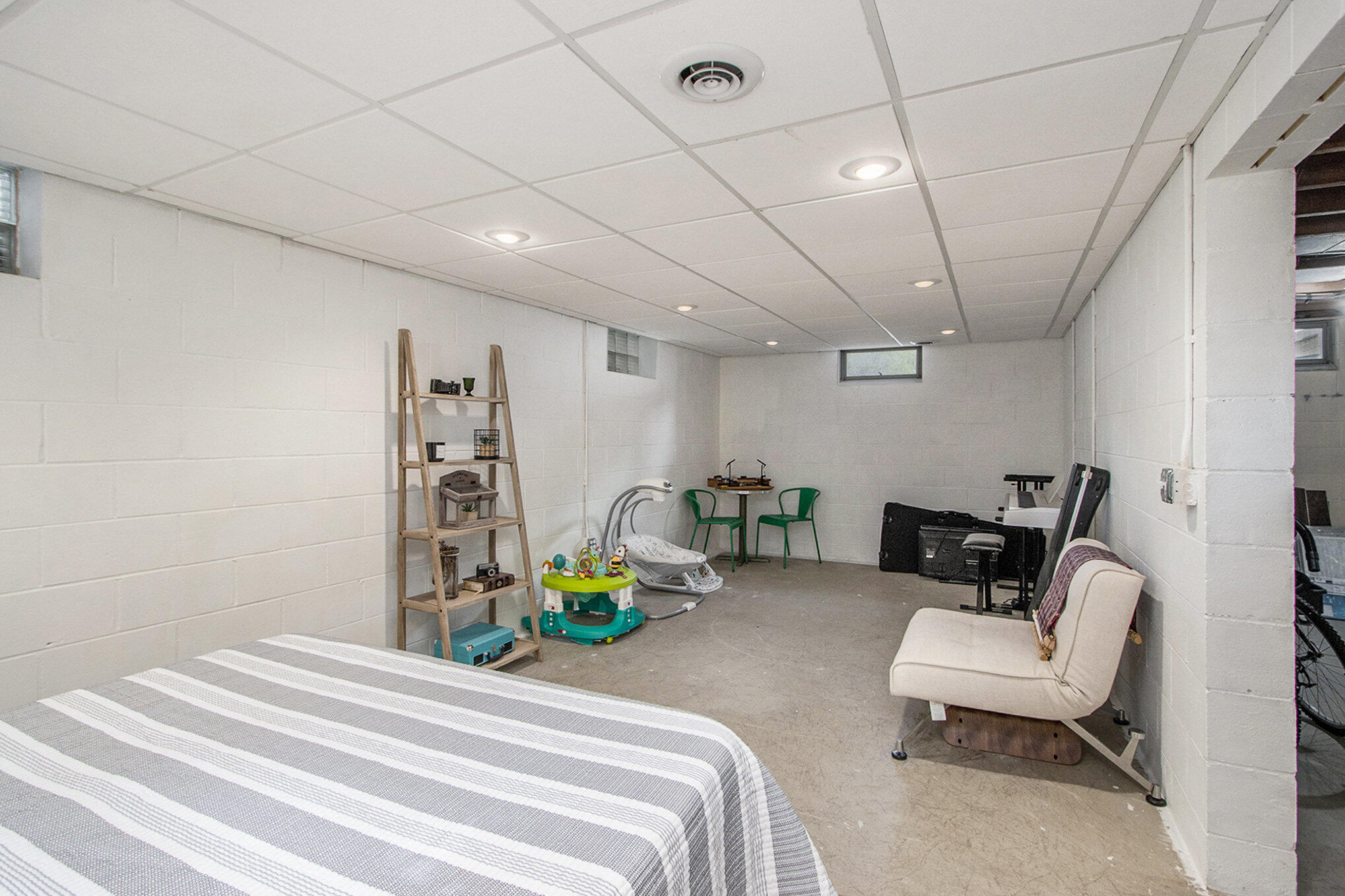 Kalamazoo, Michigan 49008, United States, 3 Bedrooms Bedrooms, ,2 BathroomsBathrooms,Residential,Active,198300