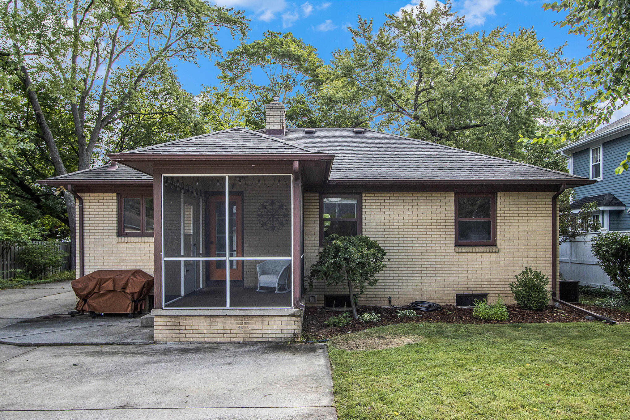 Kalamazoo, Michigan 49008, United States, 3 Bedrooms Bedrooms, ,2 BathroomsBathrooms,Residential,Active,198300