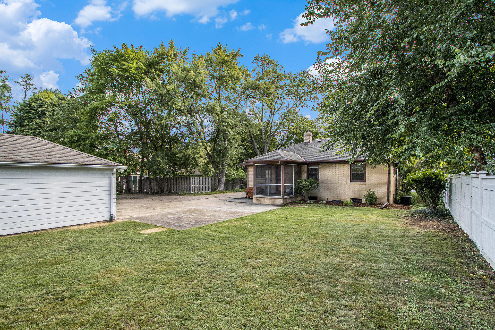 Kalamazoo, Michigan 49008, United States, 3 Bedrooms Bedrooms, ,2 BathroomsBathrooms,Residential,Active,198300