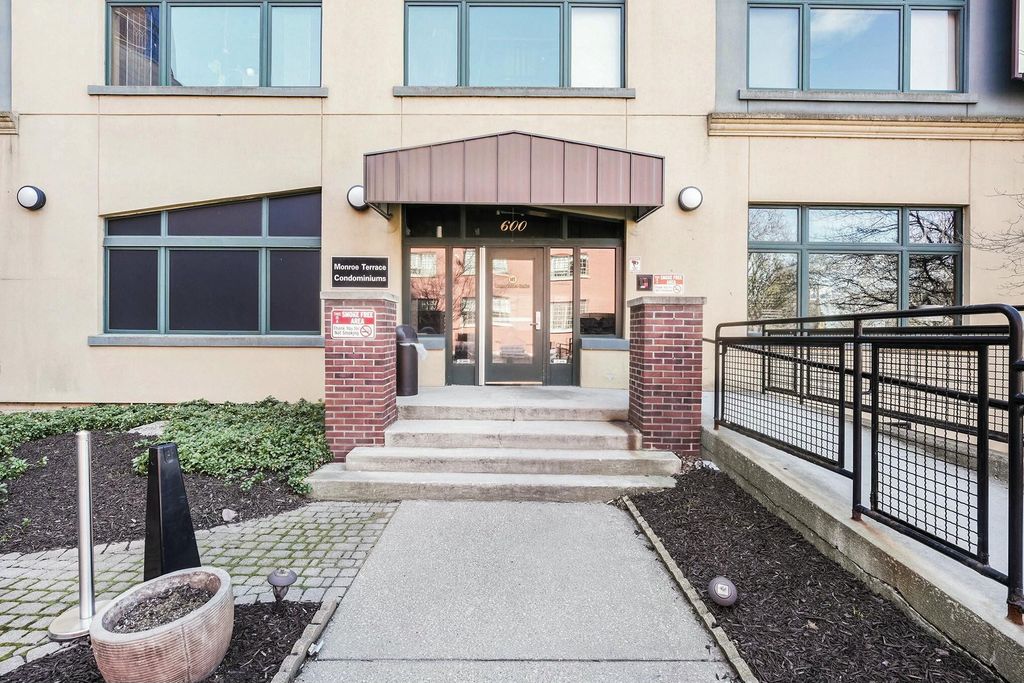Photo of 600 Monroe Avenue NW #210, Grand Rapids, MI 49503 (MLS # 25015893)